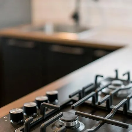 Stylish Centrally Located 1br With Parking ブラチスラヴァ