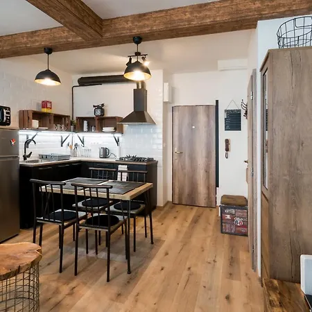 公寓 Stylish Centrally Located 1br With Parking *